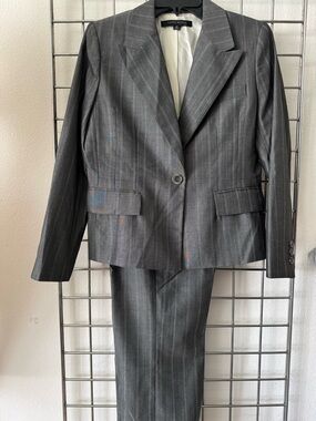 ANNE KLEIN Pinstriped 2-Pc Pant Suit Size 8P